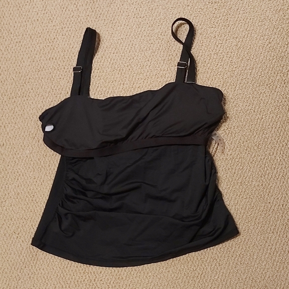 Chic Black Tankini Top - Picture 3 of 4
